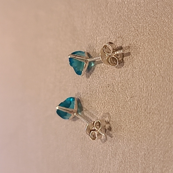 Blue heart cubic zirconia sterling silver earrings stud - Picture 4 of 4